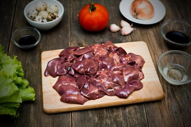 Попробовал в гостях вкусное блюдо из куриной печени. Улетело со стола очень быстро, а я попросил рецепт 1