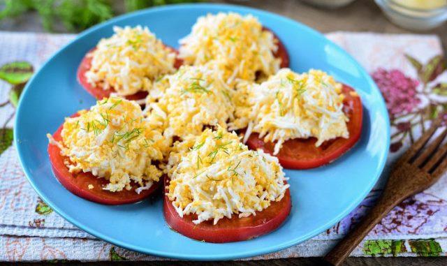 Пошаговый рецепт вкусной закуски «Помидоры под шубой» 1