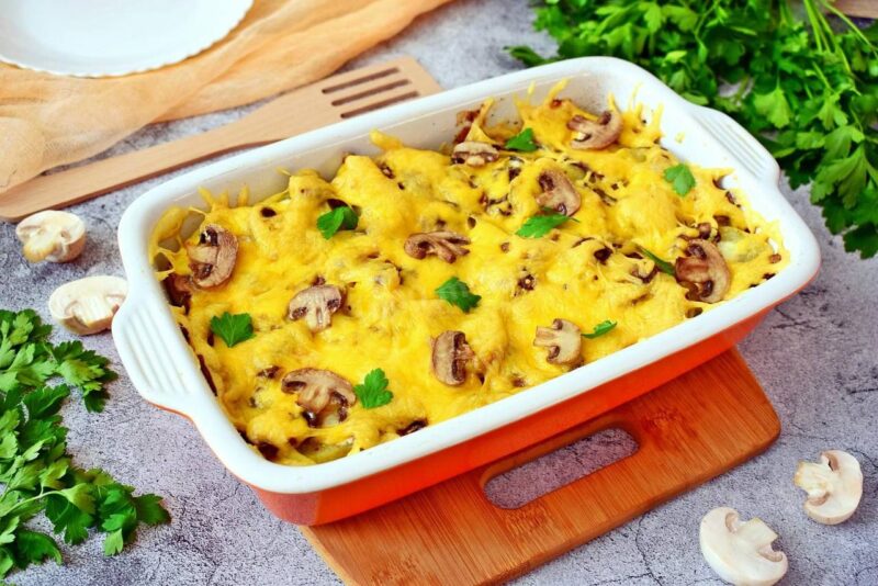 Свинина с картошкой и грибами в духовке Свинина с картошкой и грибами в духовке