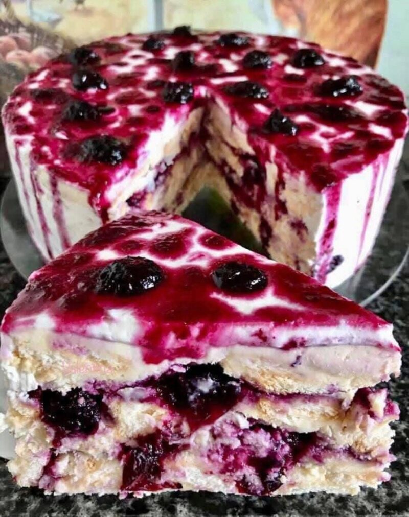 Tort rapid cu biscuiți, mascarpone și gem de afine, fără coacere… Un desert irezistibil pentru orice ocazie…